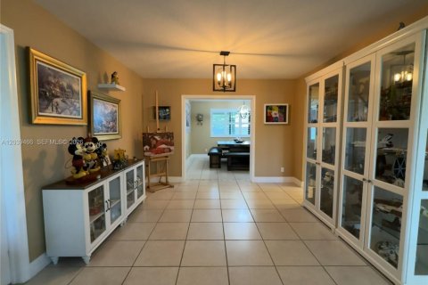 House in Hollywood, Florida 4 bedrooms, 207.36 sq.m. № 2086313 - photo 20