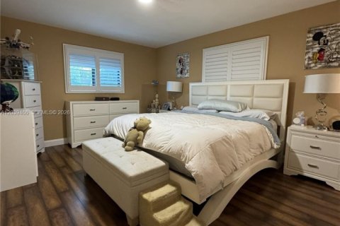 House in Hollywood, Florida 4 bedrooms, 207.36 sq.m. № 2086313 - photo 12