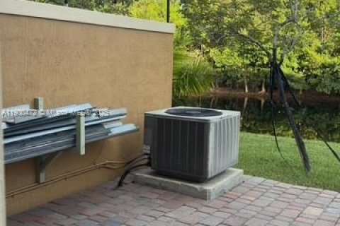 Touwnhouse à louer à Pembroke Pines, Floride: 2 chambres, 128.11 m2 № 1965035 - photo 9