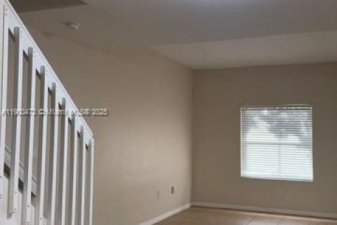 Touwnhouse à louer à Pembroke Pines, Floride: 2 chambres, 128.11 m2 № 1965035 - photo 12