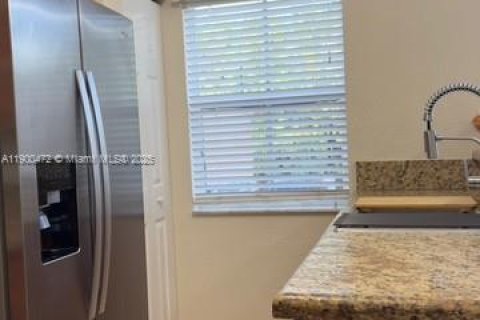 Touwnhouse à louer à Pembroke Pines, Floride: 2 chambres, 128.11 m2 № 1965035 - photo 11