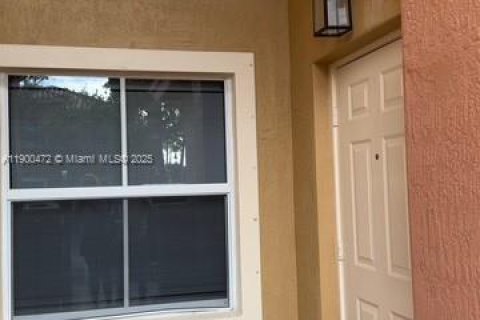 Touwnhouse à louer à Pembroke Pines, Floride: 2 chambres, 128.11 m2 № 1965035 - photo 2