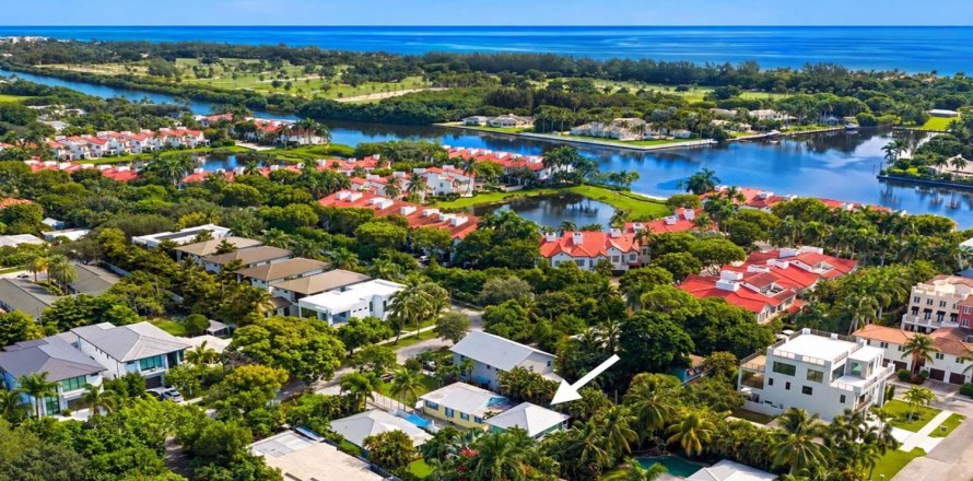 Casa en Delray Beach, Florida 3 dormitorios, 176.51 m2 № 2385437