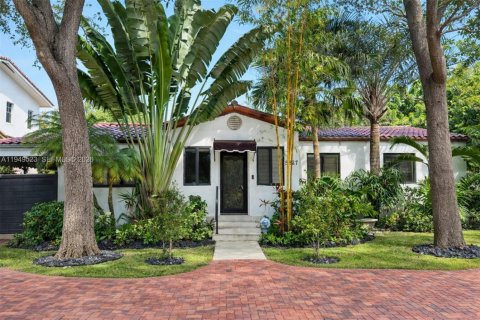 Дом в Майами, Флорида 3 спальни, 142.51м2 № 2005192