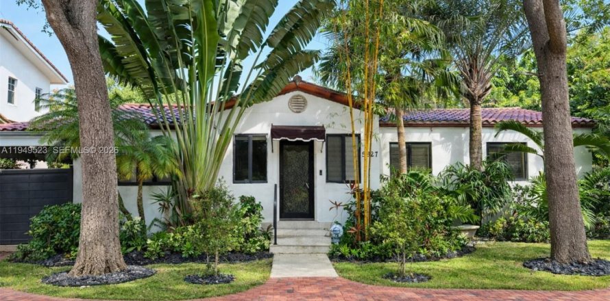 Дом в Майами, Флорида 3 спальни, 142.51м2 № 2005192