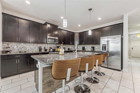 Casa en venta en Kissimmee, Florida, 6 dormitorios, 305.74 m2 № 1907402 - foto 3