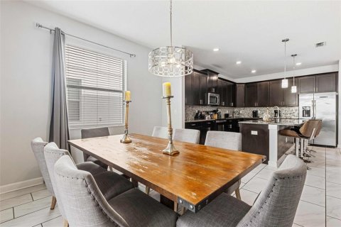 Casa en venta en Kissimmee, Florida, 6 dormitorios, 305.74 m2 № 1907402 - foto 16
