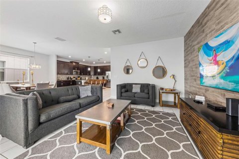 Casa en venta en Kissimmee, Florida, 6 dormitorios, 305.74 m2 № 1907402 - foto 13
