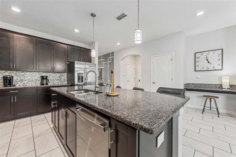 Casa en venta en Kissimmee, Florida, 6 dormitorios, 305.74 m2 № 1907402 - foto 6