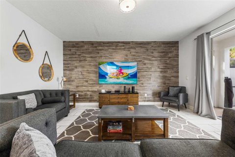 Casa en venta en Kissimmee, Florida, 6 dormitorios, 305.74 m2 № 1907402 - foto 15