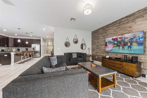 Casa en venta en Kissimmee, Florida, 6 dormitorios, 305.74 m2 № 1907402 - foto 10
