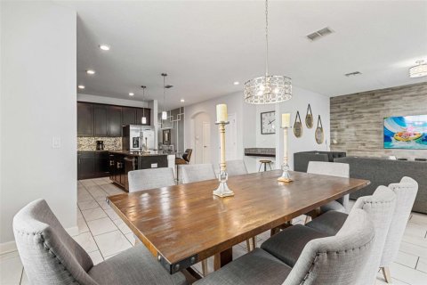 Casa en venta en Kissimmee, Florida, 6 dormitorios, 305.74 m2 № 1907402 - foto 9