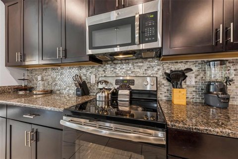 Casa en venta en Kissimmee, Florida, 6 dormitorios, 305.74 m2 № 1907402 - foto 5