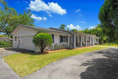 House in Palmetto Bay, Florida 5 bedrooms, 222.59 sq.m. № 1726300 - photo 3