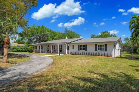 House in Palmetto Bay, Florida 5 bedrooms, 222.59 sq.m. № 1726300 - photo 2