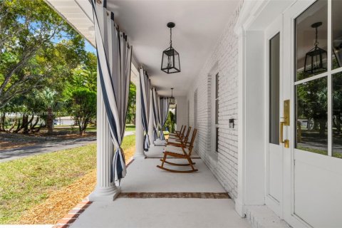 House in Palmetto Bay, Florida 5 bedrooms, 222.59 sq.m. № 1726300 - photo 5