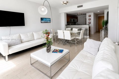 Condominio en alquiler en Miami, Florida, 1 dormitorio, 74.51 m2 № 2084907 - foto 4