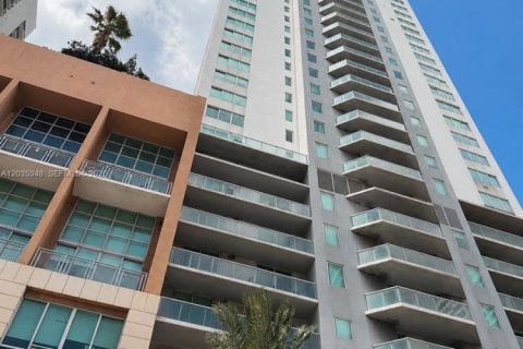 Condominio en Miami, Florida, 1 dormitorio  № 2084907