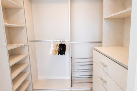 Condominio en alquiler en Miami, Florida, 1 dormitorio, 74.51 m2 № 2084907 - foto 14