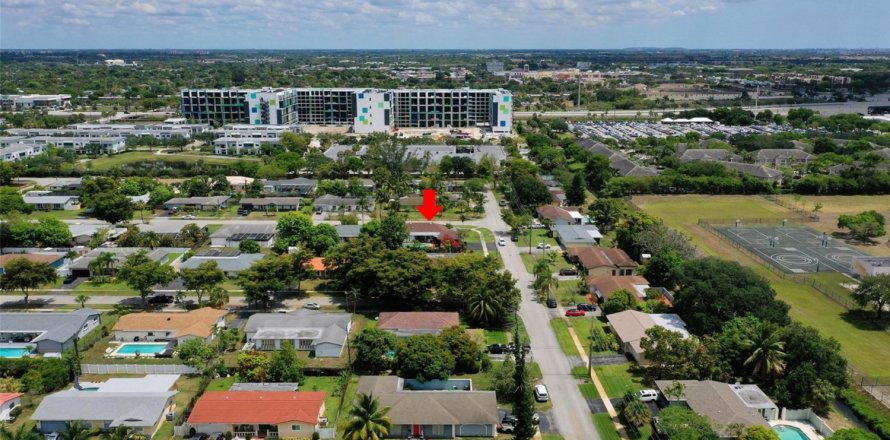 House in Plantation, Florida 3 bedrooms, 188.96 sq.m. № 1216242