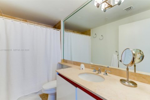 Купить кондоминиум в Майами-Бич, Флорида 3 спальни, 215.53м2, № 2046568 - фото 18