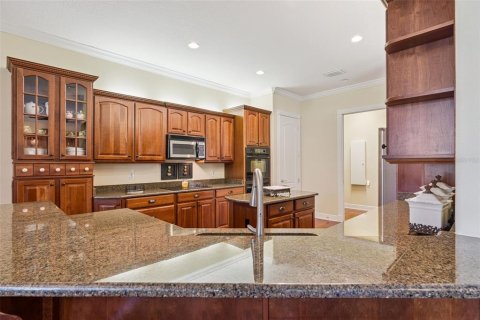 House in Winter Garden, Florida 4 bedrooms, 326.27 sq.m. № 2091704 - photo 15