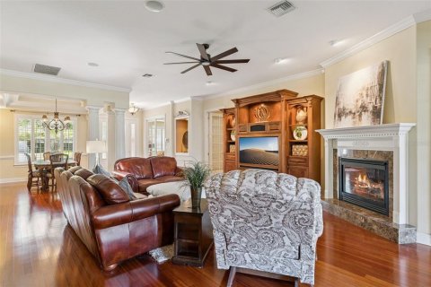 House in Winter Garden, Florida 4 bedrooms, 326.27 sq.m. № 2091704 - photo 11