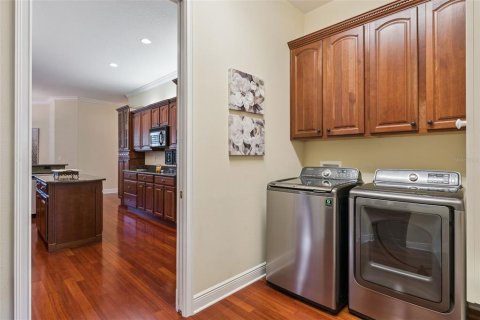 House in Winter Garden, Florida 4 bedrooms, 326.27 sq.m. № 2091704 - photo 23