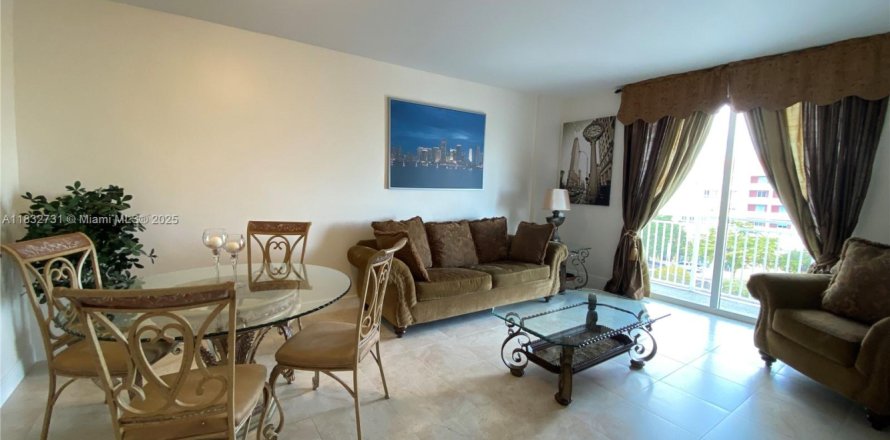 Condo in Miami, Florida, 1 bedroom № 1809402