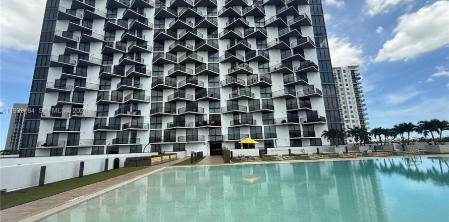 Condo à Doral, Floride, 2 chambres  № 1996813