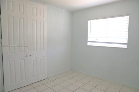 Commercial property in Fort Lauderdale, Florida 237.83 sq.m. № 1697064 - photo 26