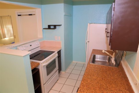 Commercial property in Fort Lauderdale, Florida 237.83 sq.m. № 1697064 - photo 18