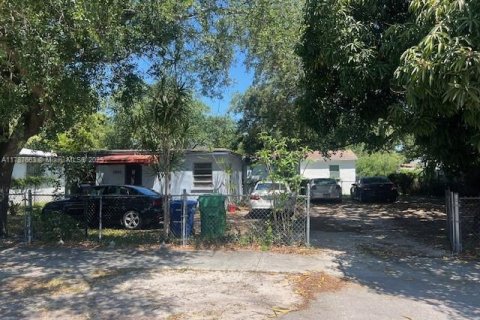 Commercial property in Miami, Florida 181.16 sq.m. № 1957917 - photo 5