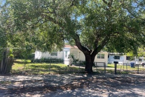 Commercial property in Miami, Florida 181.16 sq.m. № 1957917 - photo 2