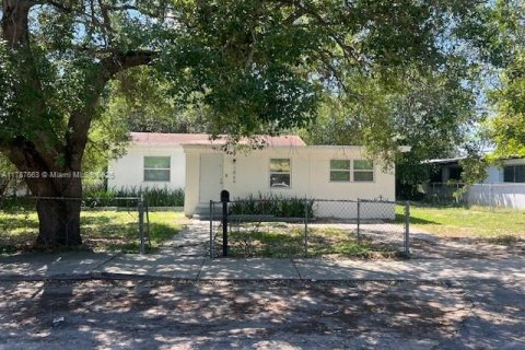 Commercial property in Miami, Florida 181.16 sq.m. № 1957917 - photo 3