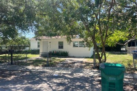 Commercial property in Miami, Florida 181.16 sq.m. № 1957917 - photo 1