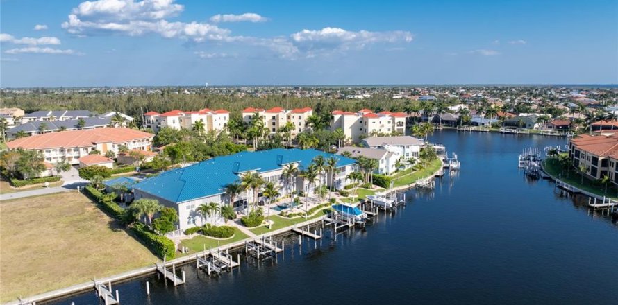 Condo à Punta Gorda, Floride, 3 chambres № 2235975