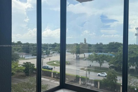 Condo in North Lauderdale, Florida, 2 bedrooms  № 1865797 - photo 15