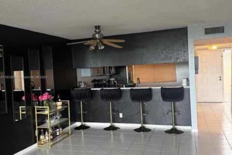Condo in North Lauderdale, Florida, 2 bedrooms  № 1865797 - photo 4