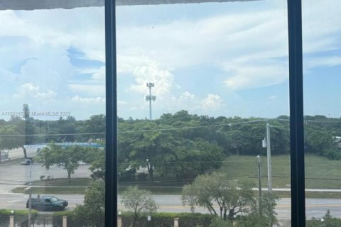 Condo in North Lauderdale, Florida, 2 bedrooms  № 1865797 - photo 16