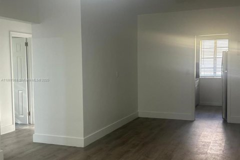 Casa en alquiler en Miami Beach, Florida, 2 dormitorios, 85.56 m2 № 2012503 - foto 5