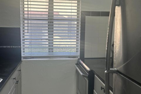 Casa en alquiler en Miami Beach, Florida, 2 dormitorios, 85.56 m2 № 2012503 - foto 3