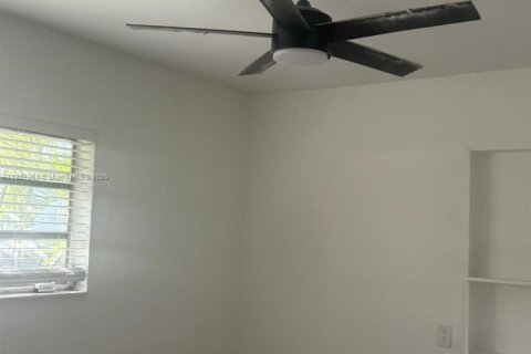 Casa en alquiler en Miami Beach, Florida, 2 dormitorios, 85.56 m2 № 2012503 - foto 10