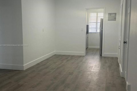 Casa en Miami Beach, Florida 2 dormitorios, 85.56 m2 № 2012503