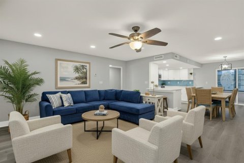 Condo in Madeira Beach, Florida, 2 bedrooms № 2109497 - photo 7