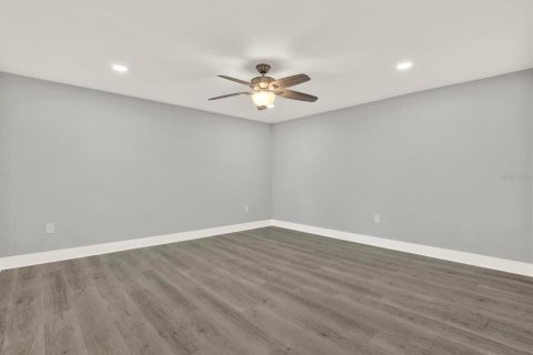 Condo in Madeira Beach, Florida, 2 bedrooms № 2109497 - photo 17