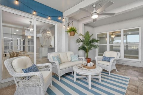 Condo in Madeira Beach, Florida, 2 bedrooms № 2109497 - photo 24