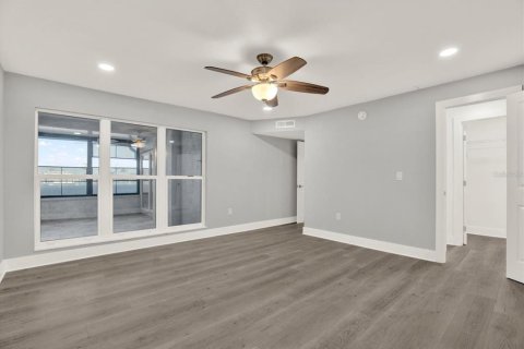 Condo in Madeira Beach, Florida, 2 bedrooms № 2109497 - photo 18
