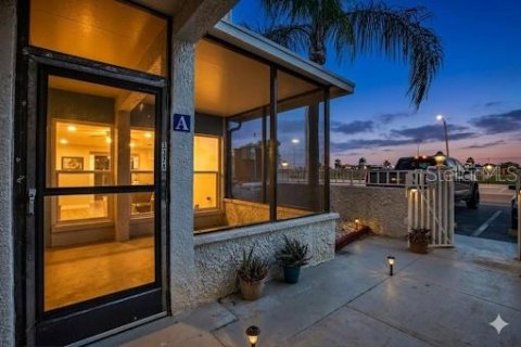 Condo in Madeira Beach, Florida, 2 bedrooms № 2109497
