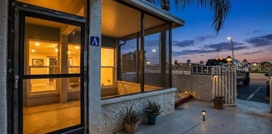 Condo in Madeira Beach, Florida, 2 bedrooms № 2109497